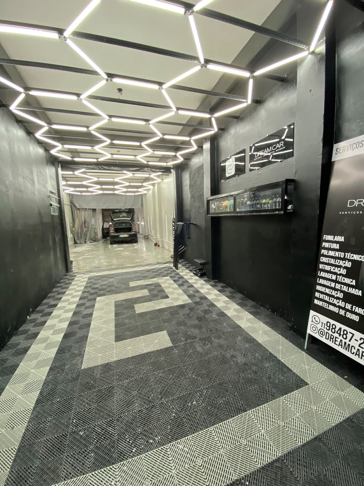 Interior da oficina Dream Car